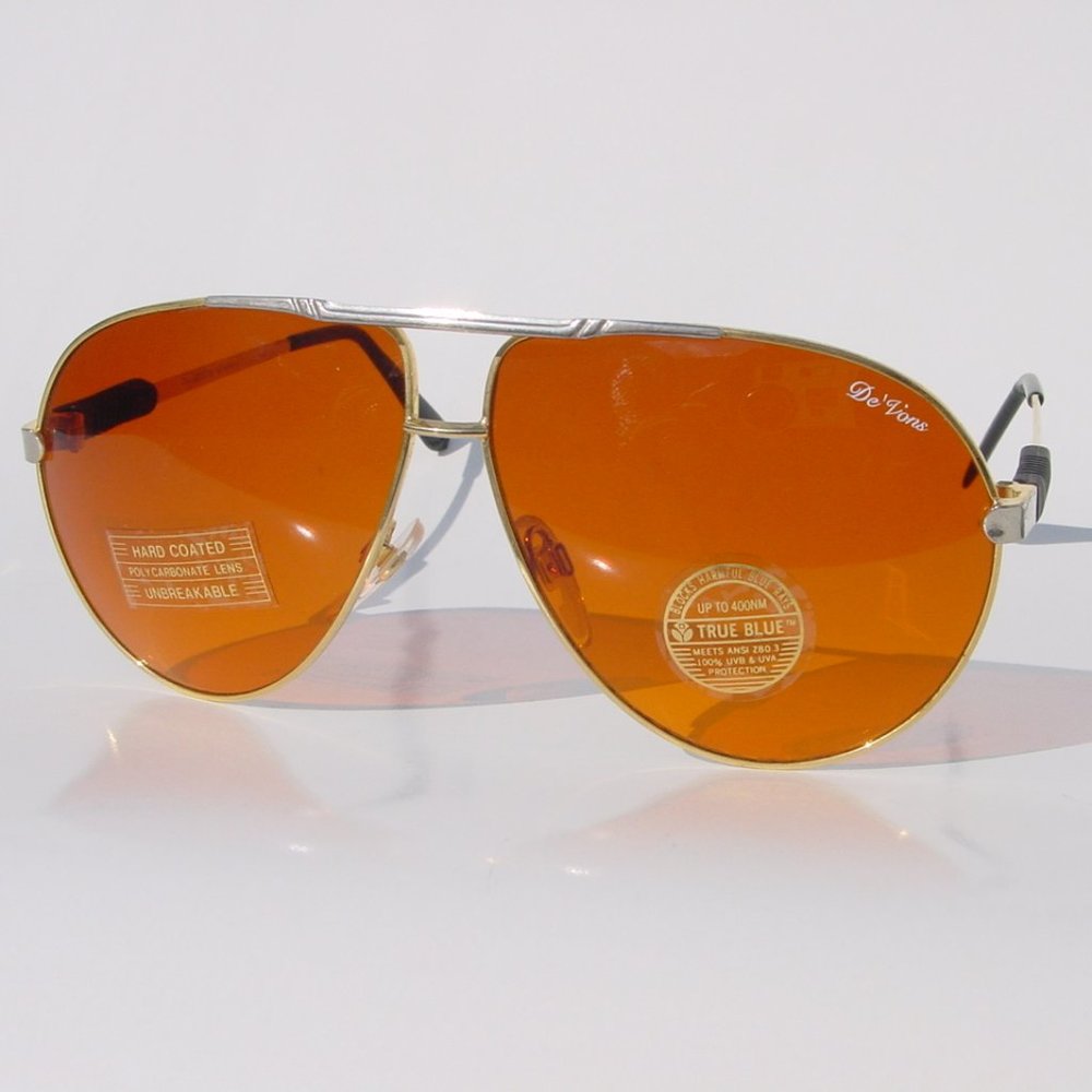 NWT True Vintage Aviator style w/"De'Vons" logo True Blue Blocker sunglasses